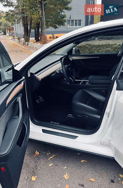 Позашляховик / Кросовер Tesla Model Y 2023 в  фото 7 Позашляховик / Кросовер Tesla Model Y 2023 в