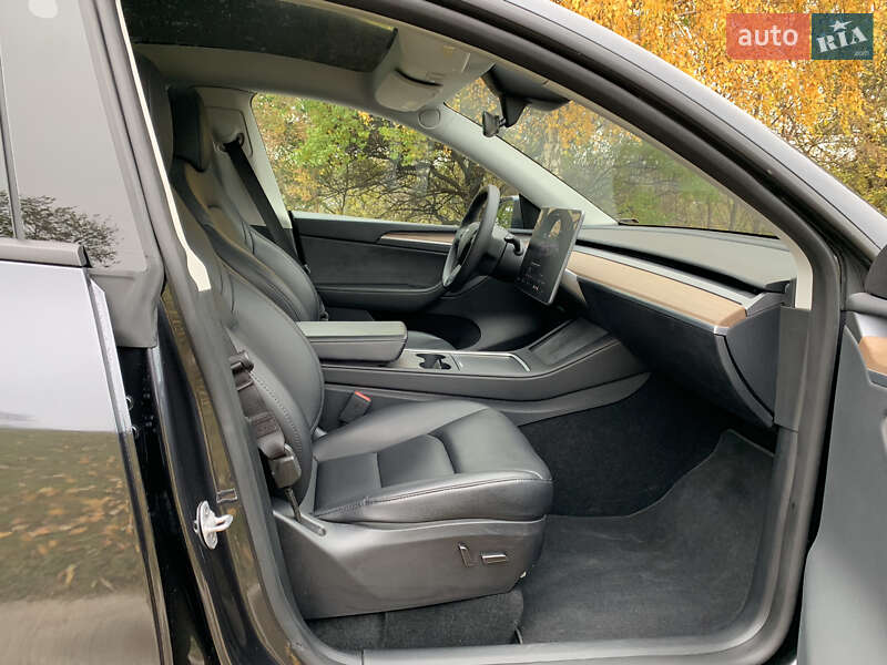 Внедорожник / Кроссовер Tesla Model Y 2024 в Киеве