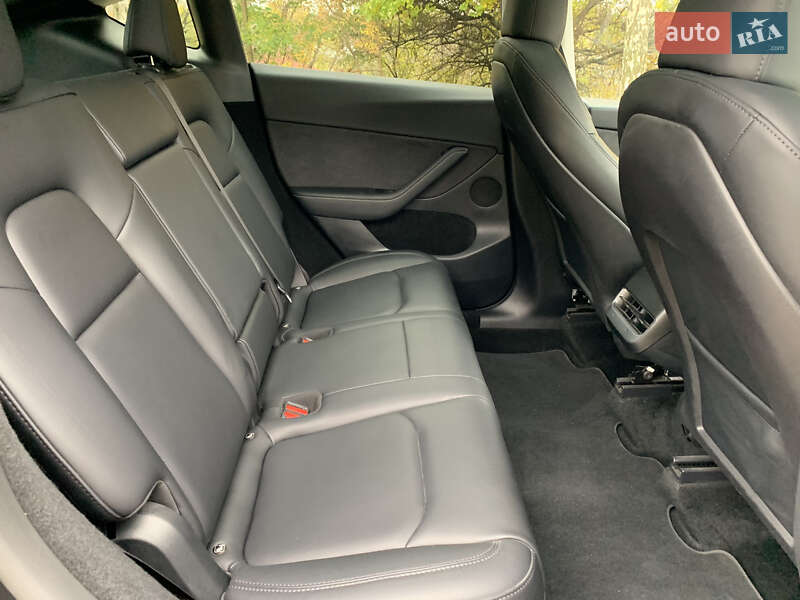 Внедорожник / Кроссовер Tesla Model Y 2024 в Киеве