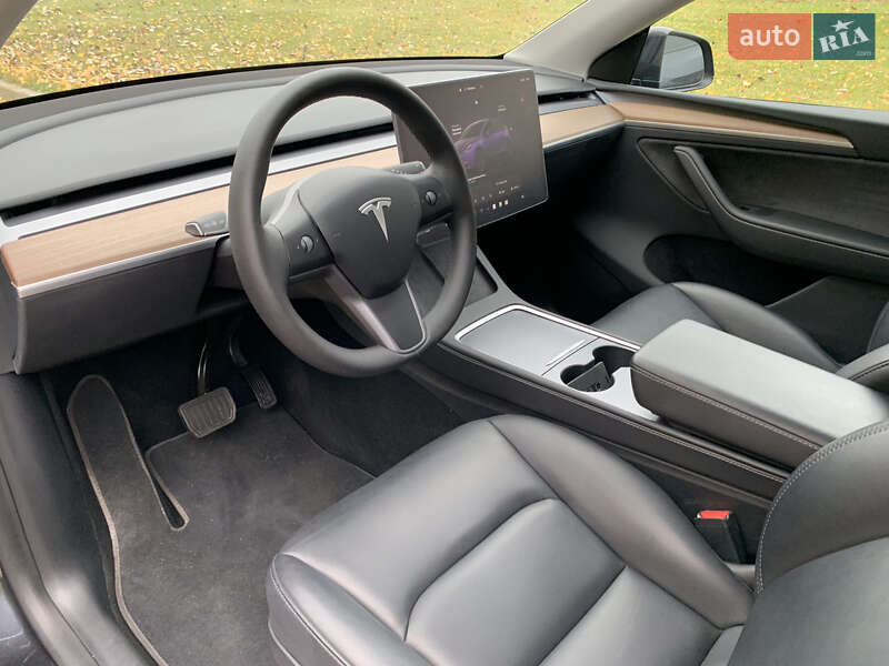 Внедорожник / Кроссовер Tesla Model Y 2024 в Киеве