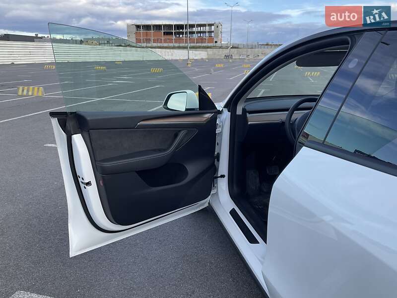 Позашляховик / Кросовер Tesla Model Y 2024 в Львові фото 14 Позашляховик / Кросовер Tesla Model Y 2024 в Львові