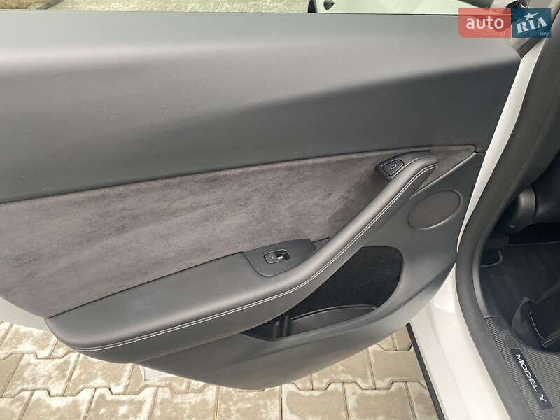 Позашляховик / Кросовер Tesla Model Y 2023 в Києві фото 25 Позашляховик / Кросовер Tesla Model Y 2023 в Києві
