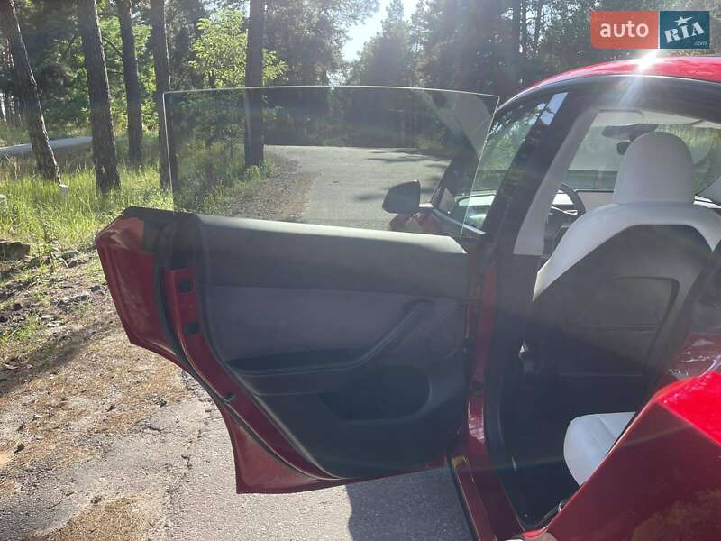 Позашляховик / Кросовер Tesla Model Y 2024 в Києві фото 16 Позашляховик / Кросовер Tesla Model Y 2024 в Києві