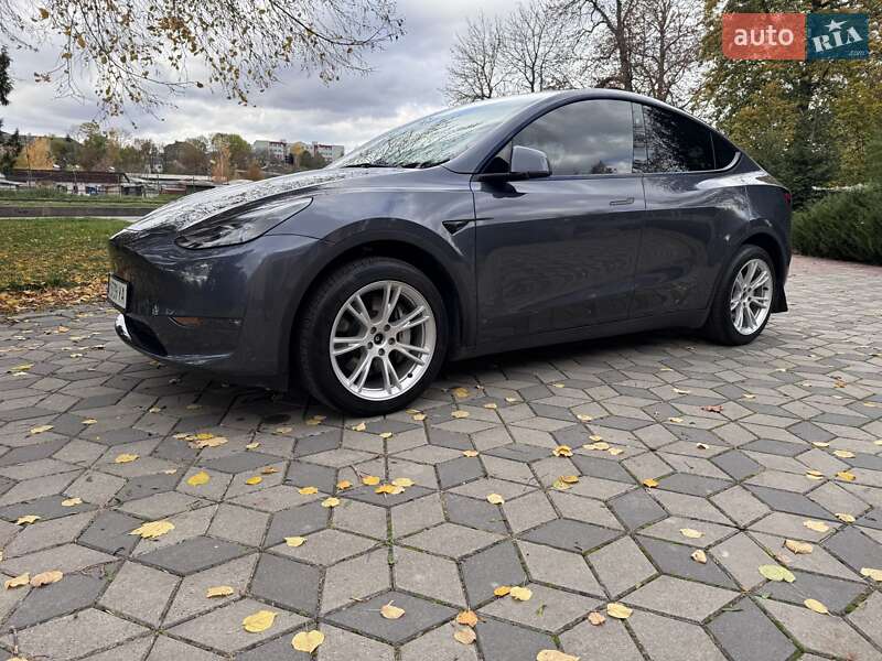 Позашляховик / Кросовер Tesla Model Y 2023 в Рівному фото 3 Позашляховик / Кросовер Tesla Model Y 2023 в Рівному
