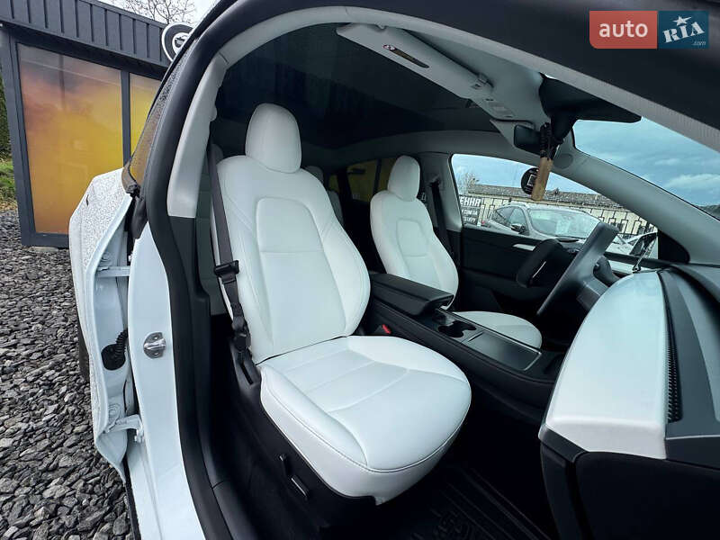 Позашляховик / Кросовер Tesla Model Y 2022 в Стрию