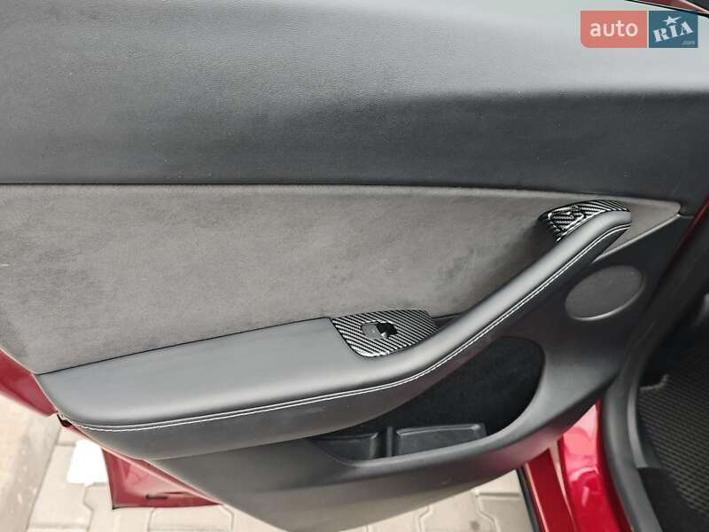 Позашляховик / Кросовер Tesla Model Y 2024 в Києві фото 26 Позашляховик / Кросовер Tesla Model Y 2024 в Києві