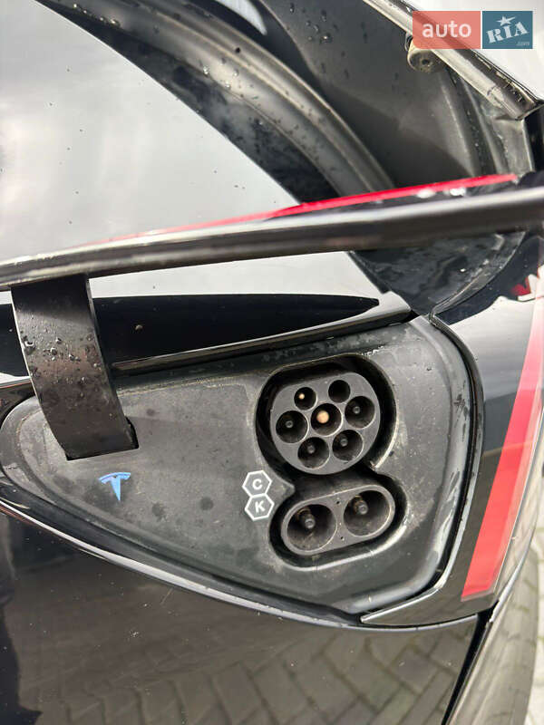 Позашляховик / Кросовер Tesla Model Y 2023 в Рівному