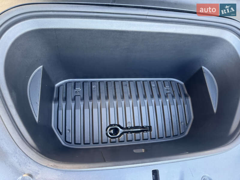 Позашляховик / Кросовер Tesla Model Y 2024 в Львові фото 11 Позашляховик / Кросовер Tesla Model Y 2024 в Львові