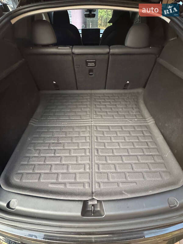 Позашляховик / Кросовер Tesla Model Y 2024 в Києві