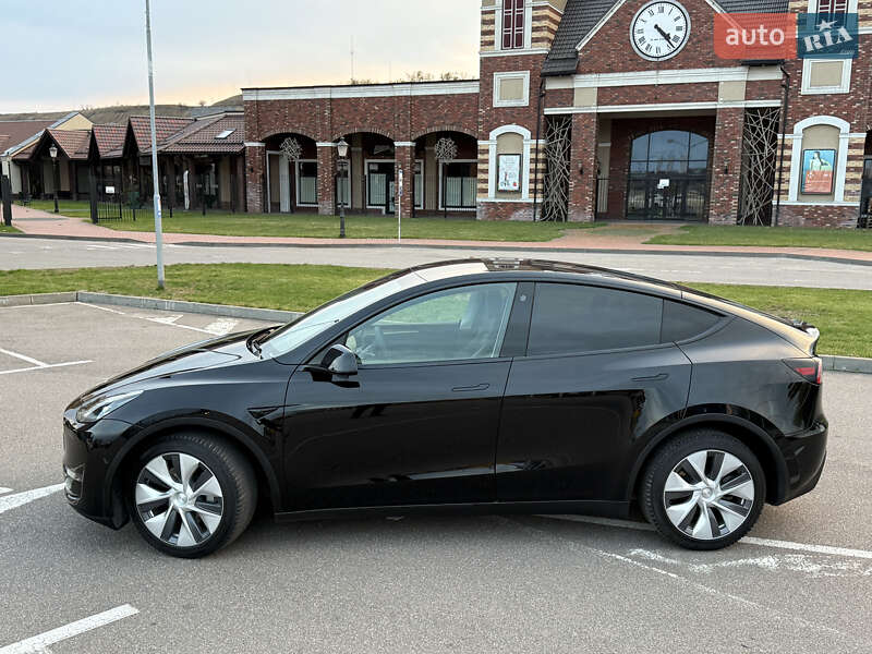 Внедорожник / Кроссовер Tesla Model Y 2023 в Киеве