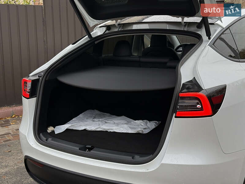 Позашляховик / Кросовер Tesla Model Y 2022 в Києві фото 10 Позашляховик / Кросовер Tesla Model Y 2022 в Києві