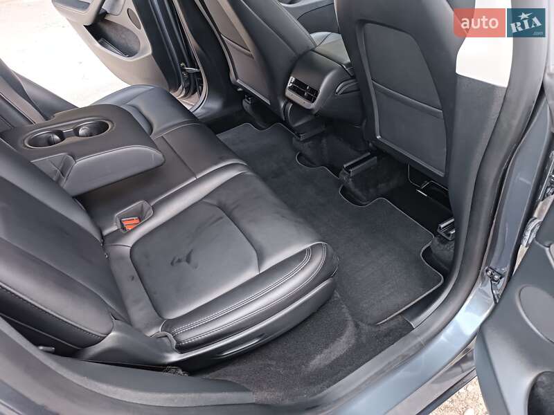 Позашляховик / Кросовер Tesla Model Y 2023 в Дніпрі