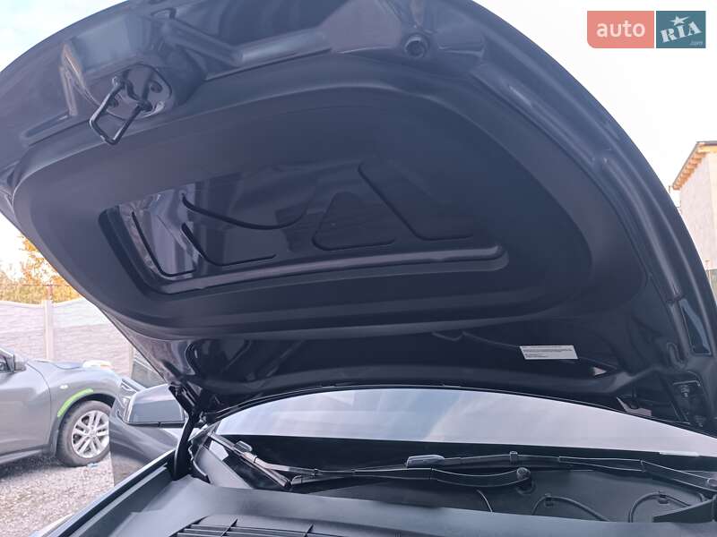 Позашляховик / Кросовер Tesla Model Y 2023 в Дніпрі