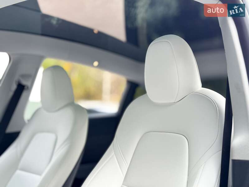 Позашляховик / Кросовер Tesla Model Y 2024 в Києві