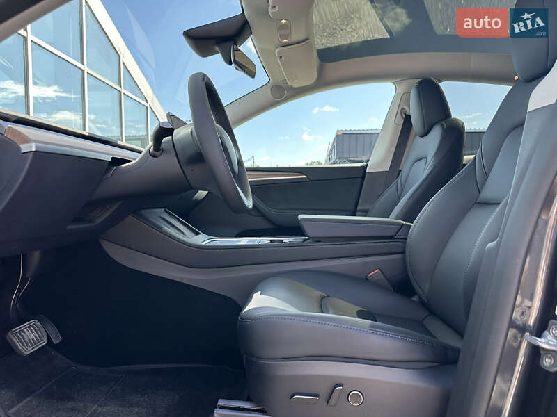 Позашляховик / Кросовер Tesla Model Y 2024 в Києві фото 32 Позашляховик / Кросовер Tesla Model Y 2024 в Києві