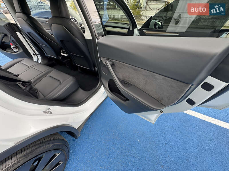 Позашляховик / Кросовер Tesla Model Y 2022 в Києві фото 22 Позашляховик / Кросовер Tesla Model Y 2022 в Києві
