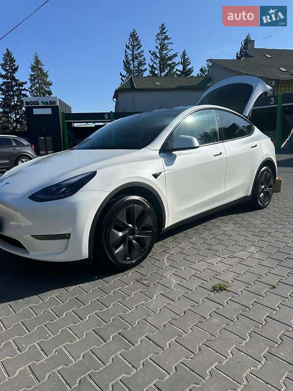 Внедорожник / Кроссовер Tesla Model Y 2024 в Черновцах