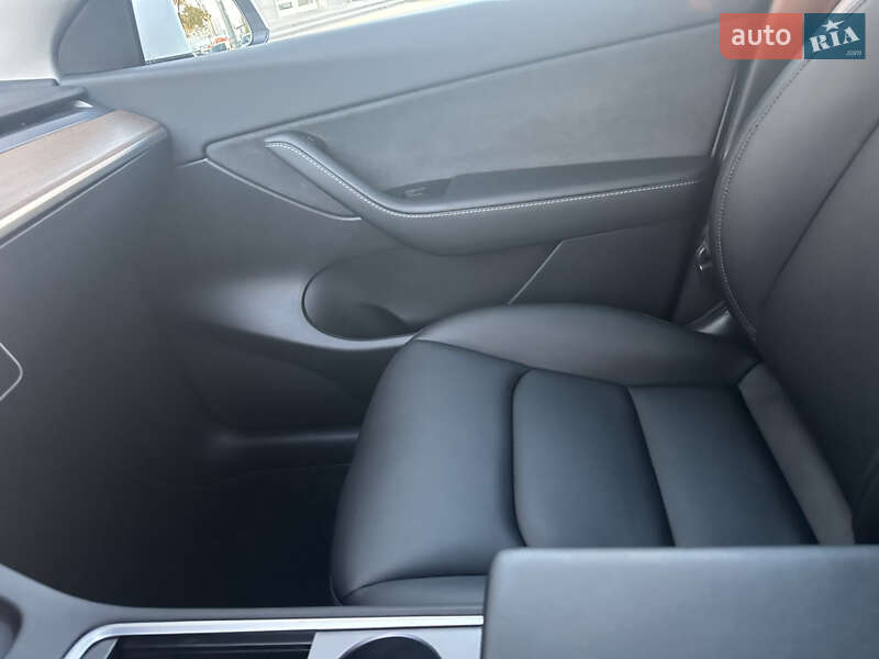 Внедорожник / Кроссовер Tesla Model Y 2022 в Киеве фото 10 Внедорожник / Кроссовер Tesla Model Y 2022 в Киеве