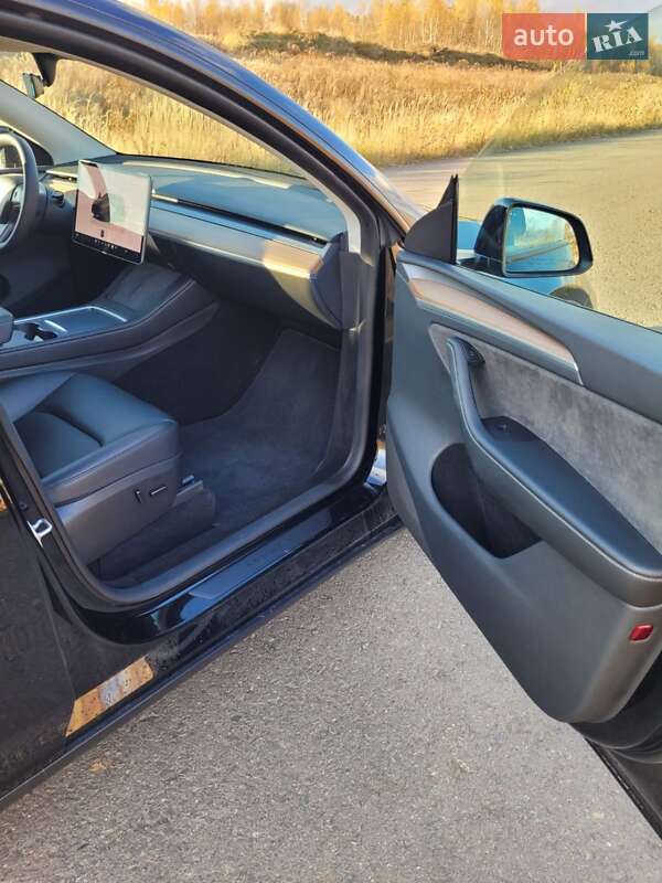 Внедорожник / Кроссовер Tesla Model Y 2023 в Львове