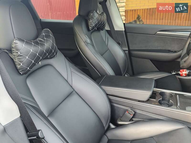 Позашляховик / Кросовер Tesla Model Y 2024 в Києві фото 16 Позашляховик / Кросовер Tesla Model Y 2024 в Києві