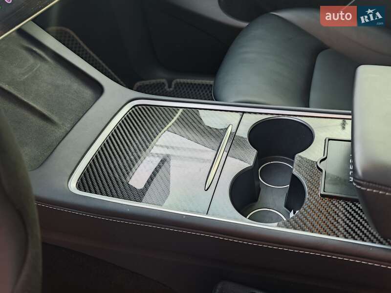 Позашляховик / Кросовер Tesla Model Y 2024 в Києві фото 22 Позашляховик / Кросовер Tesla Model Y 2024 в Києві