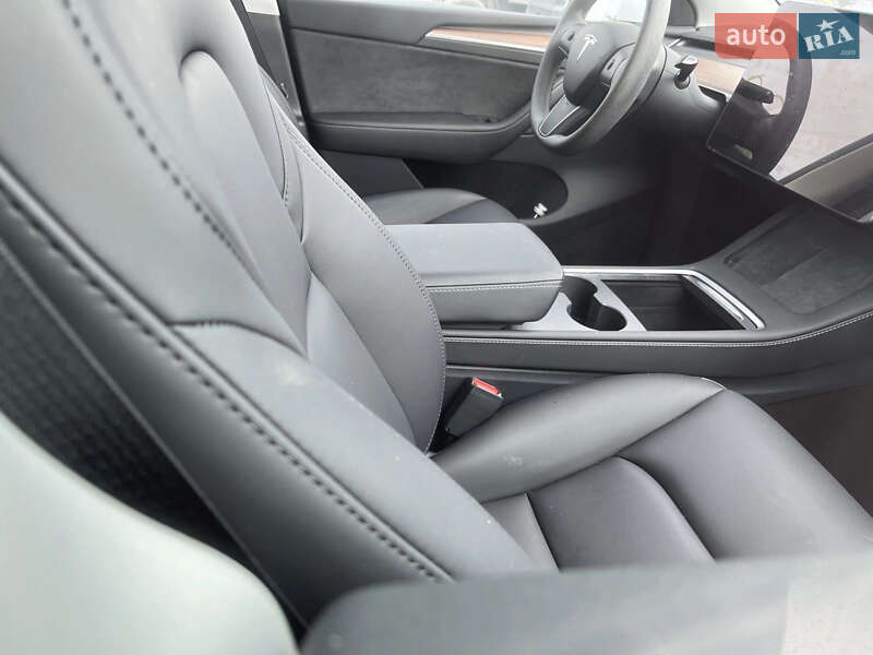 Внедорожник / Кроссовер Tesla Model Y 2024 в Жовкве