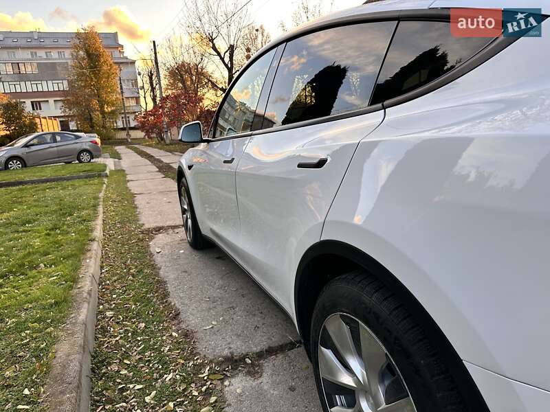 Внедорожник / Кроссовер Tesla Model Y 2020 в Киеве