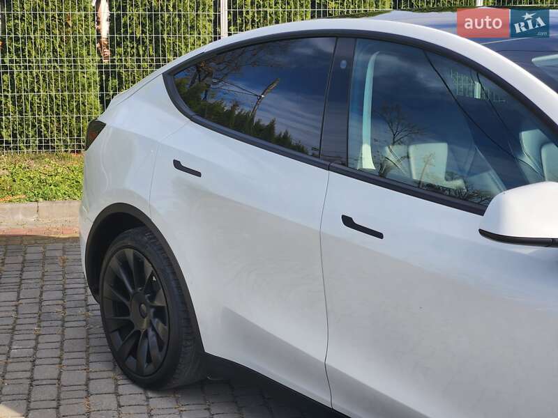 Позашляховик / Кросовер Tesla Model Y 2021 в Львові