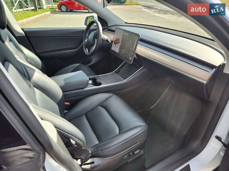 Позашляховик / Кросовер Tesla Model Y 2021 в Львові