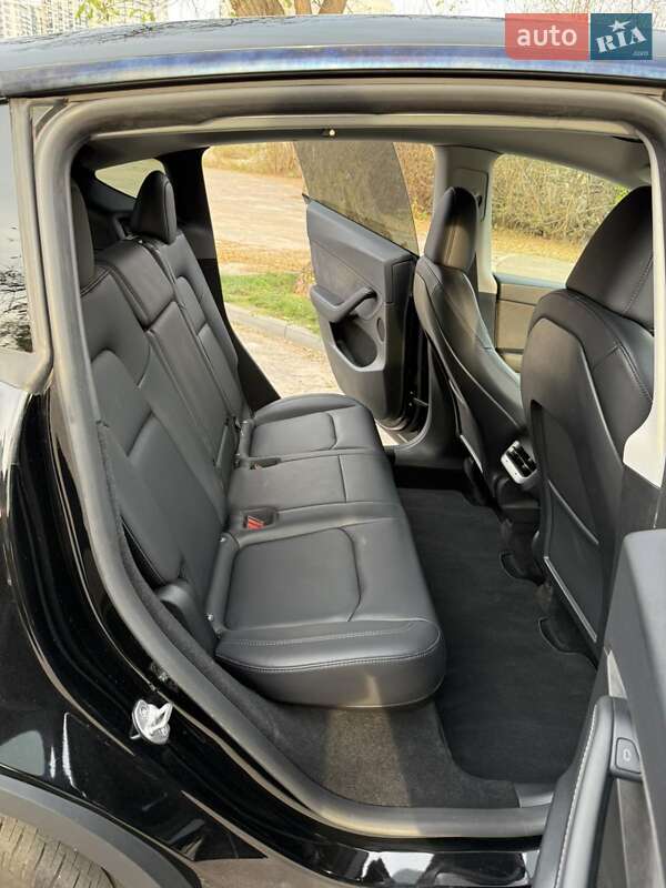 Внедорожник / Кроссовер Tesla Model Y 2023 в Киеве