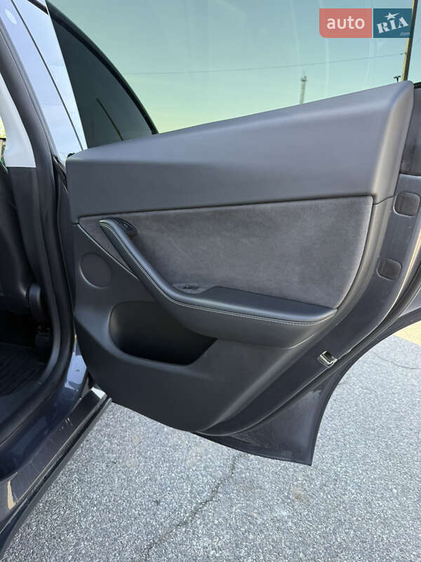 Внедорожник / Кроссовер Tesla Model Y 2021 в Шаргороде