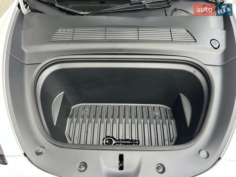 Внедорожник / Кроссовер Tesla Model Y 2024 в Житомире