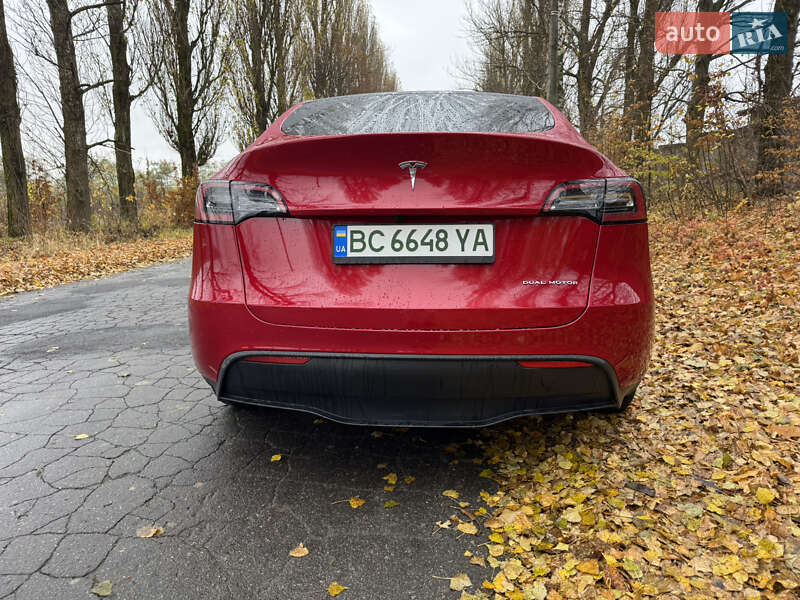 Позашляховик / Кросовер Tesla Model Y 2023 в Хмельницькому фото 3 Позашляховик / Кросовер Tesla Model Y 2023 в Хмельницькому