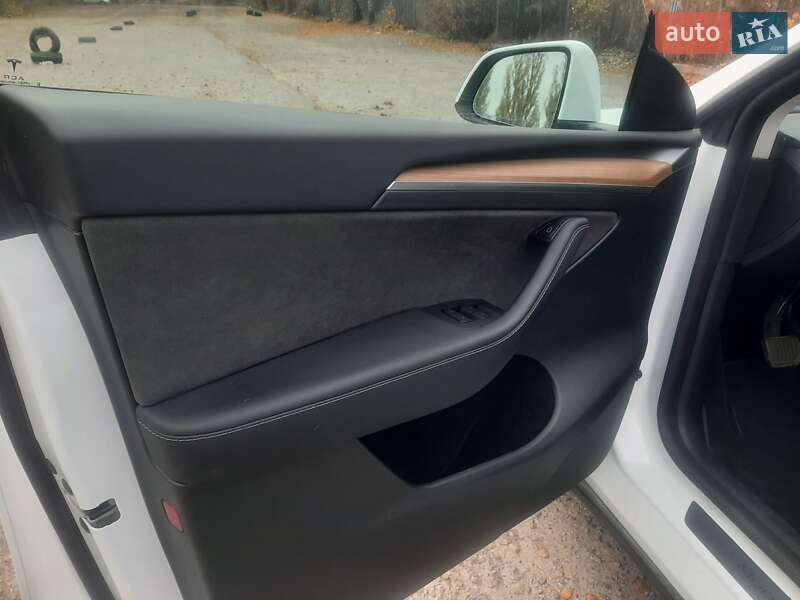 Позашляховик / Кросовер Tesla Model Y 2022 в Сумах