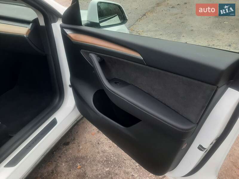 Позашляховик / Кросовер Tesla Model Y 2022 в Сумах