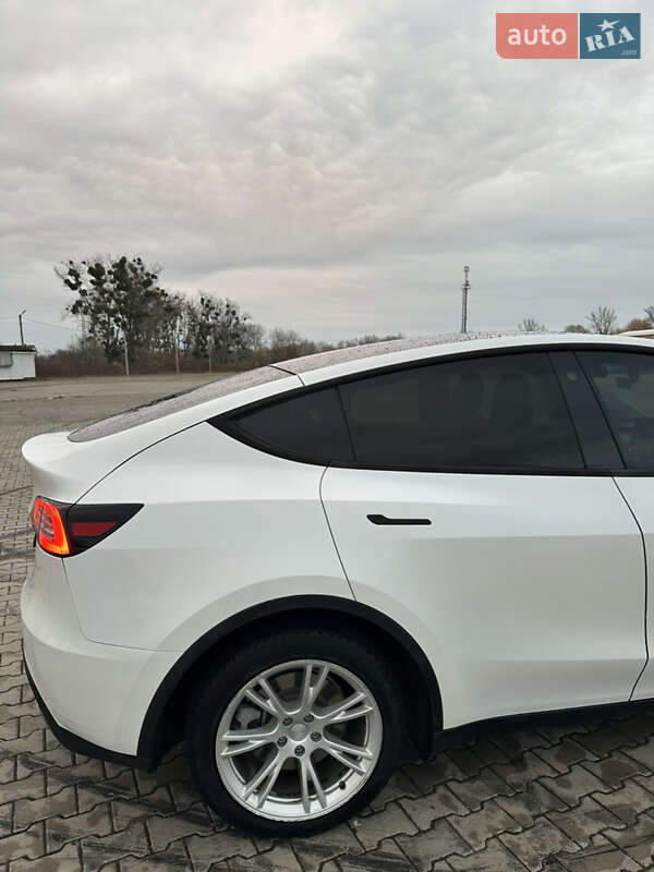 Позашляховик / Кросовер Tesla Model Y 2020 в Чернівцях фото 9 Позашляховик / Кросовер Tesla Model Y 2020 в Чернівцях