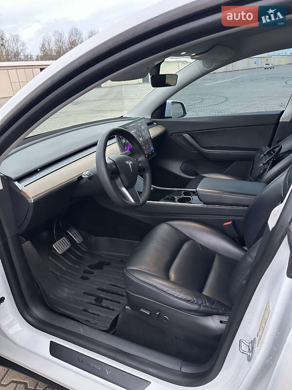Позашляховик / Кросовер Tesla Model Y 2020 в Чернівцях фото 16 Позашляховик / Кросовер Tesla Model Y 2020 в Чернівцях