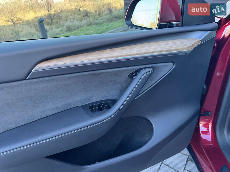 Позашляховик / Кросовер Tesla Model Y 2025 в Стрию