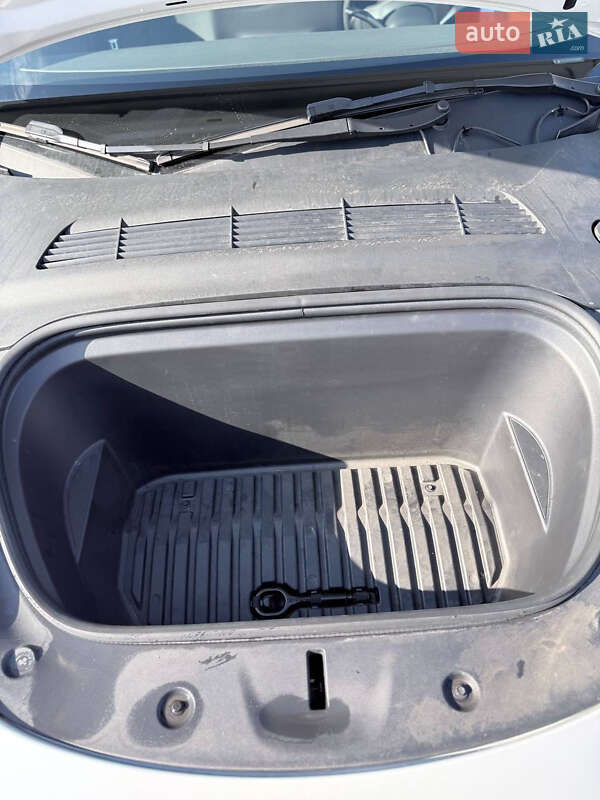 Внедорожник / Кроссовер Tesla Model Y 2023 в Черновцах