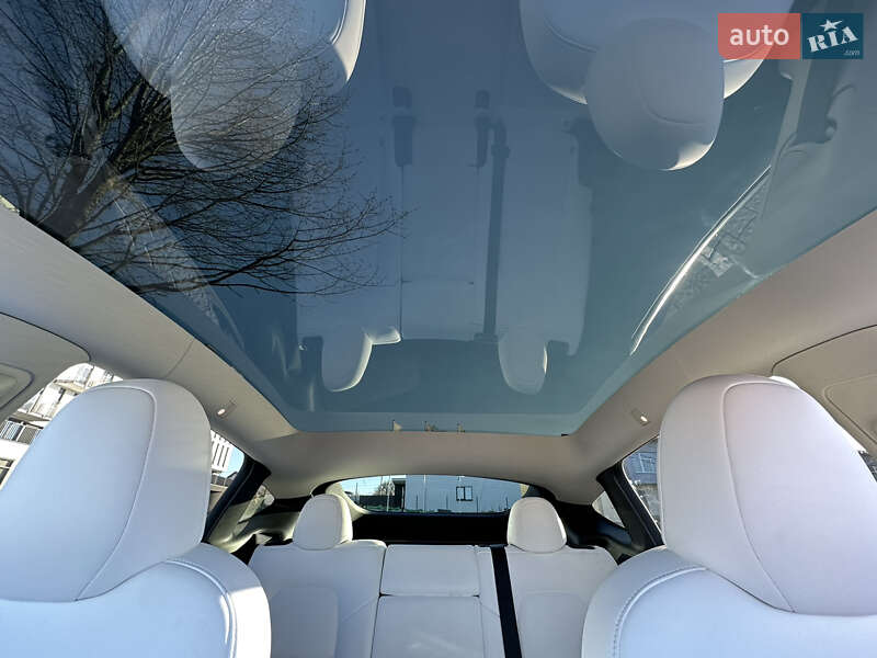 Внедорожник / Кроссовер Tesla Model Y 2024 в Львове