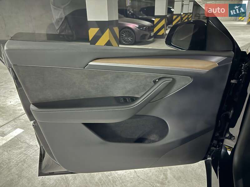 Позашляховик / Кросовер Tesla Model Y 2023 в Дніпрі