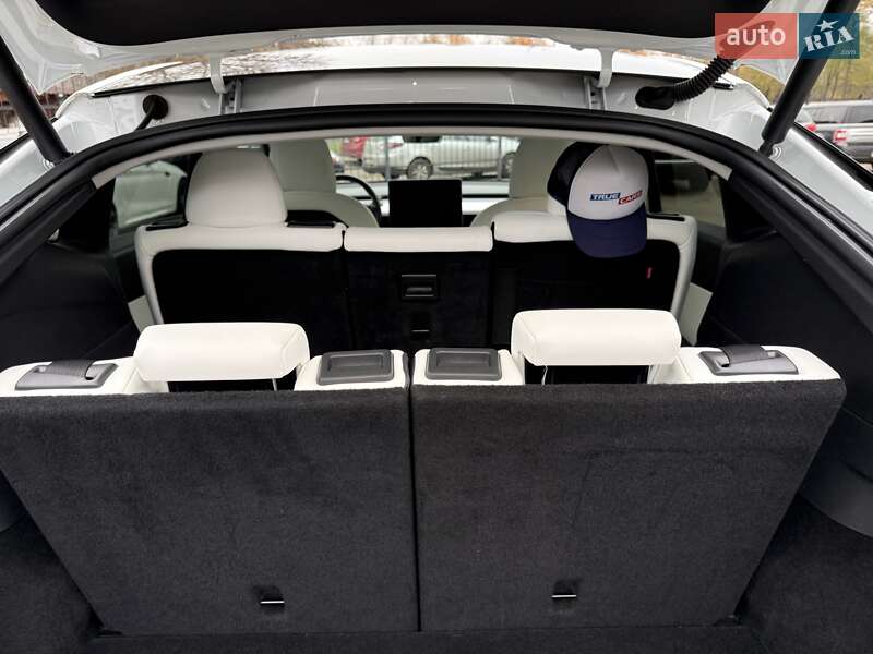 Внедорожник / Кроссовер Tesla Model Y 2021 в Киеве