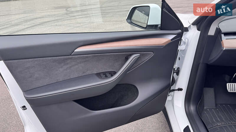 Внедорожник / Кроссовер Tesla Model Y 2022 в Киеве