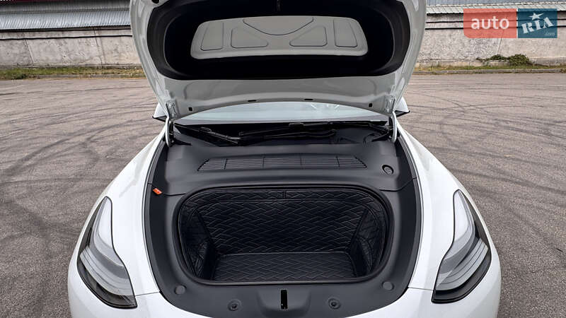 Внедорожник / Кроссовер Tesla Model Y 2022 в Киеве