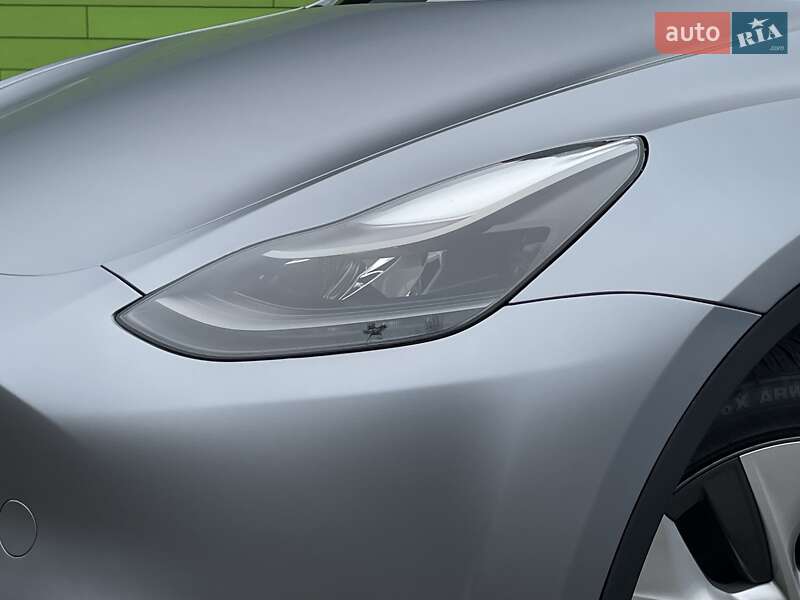 Позашляховик / Кросовер Tesla Model Y 2024 в Києві