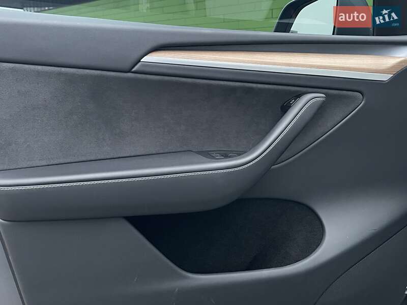 Позашляховик / Кросовер Tesla Model Y 2024 в Києві