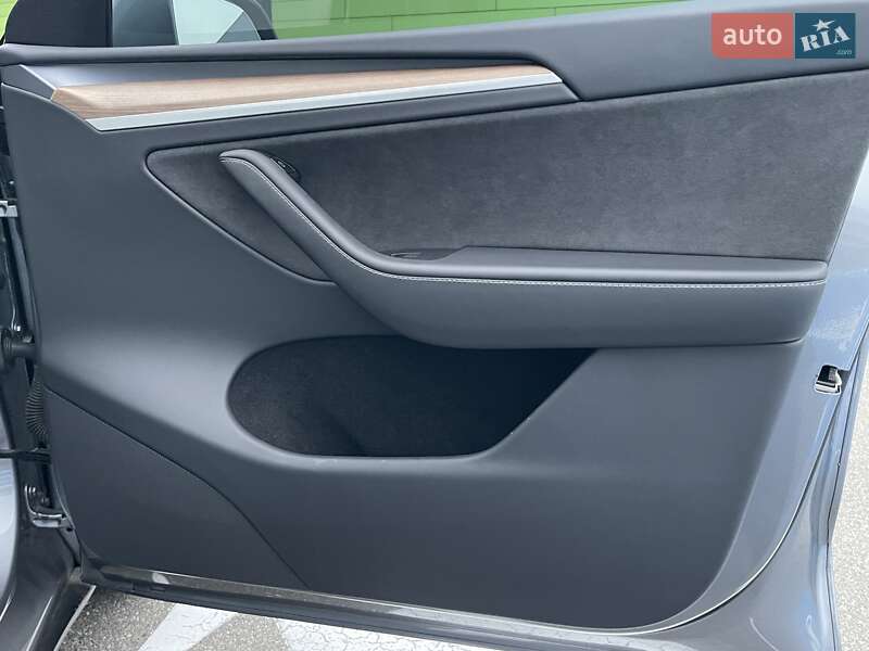 Позашляховик / Кросовер Tesla Model Y 2024 в Києві