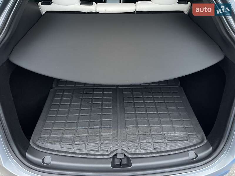 Позашляховик / Кросовер Tesla Model Y 2024 в Києві