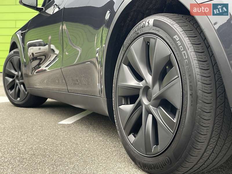 Позашляховик / Кросовер Tesla Model Y 2024 в Києві
