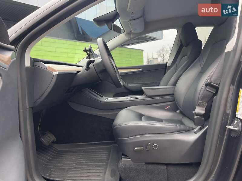 Позашляховик / Кросовер Tesla Model Y 2024 в Києві